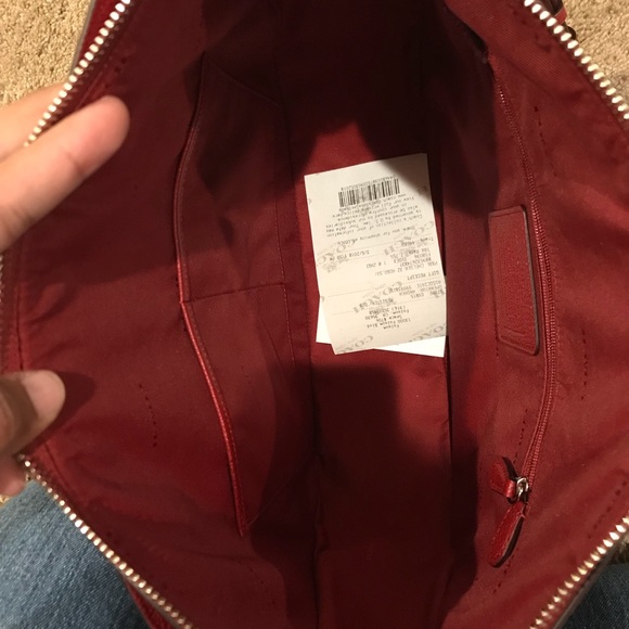 ❌SOLD❌Coach Chelsea 32 HOBO, Red Currant - Picture 4 of 5